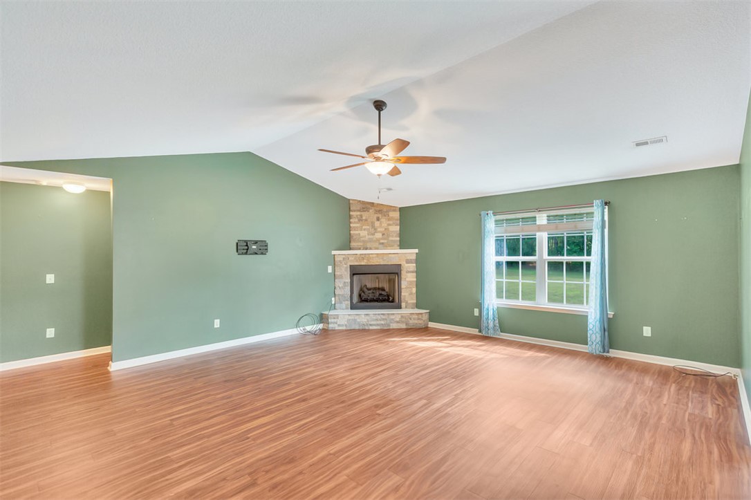 123 Stevens Court Pelzer, SC 29669 - Photo 3 of 31