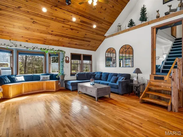 $325,000 | 673 Country Acres Lane, Leasburg, MO 65535