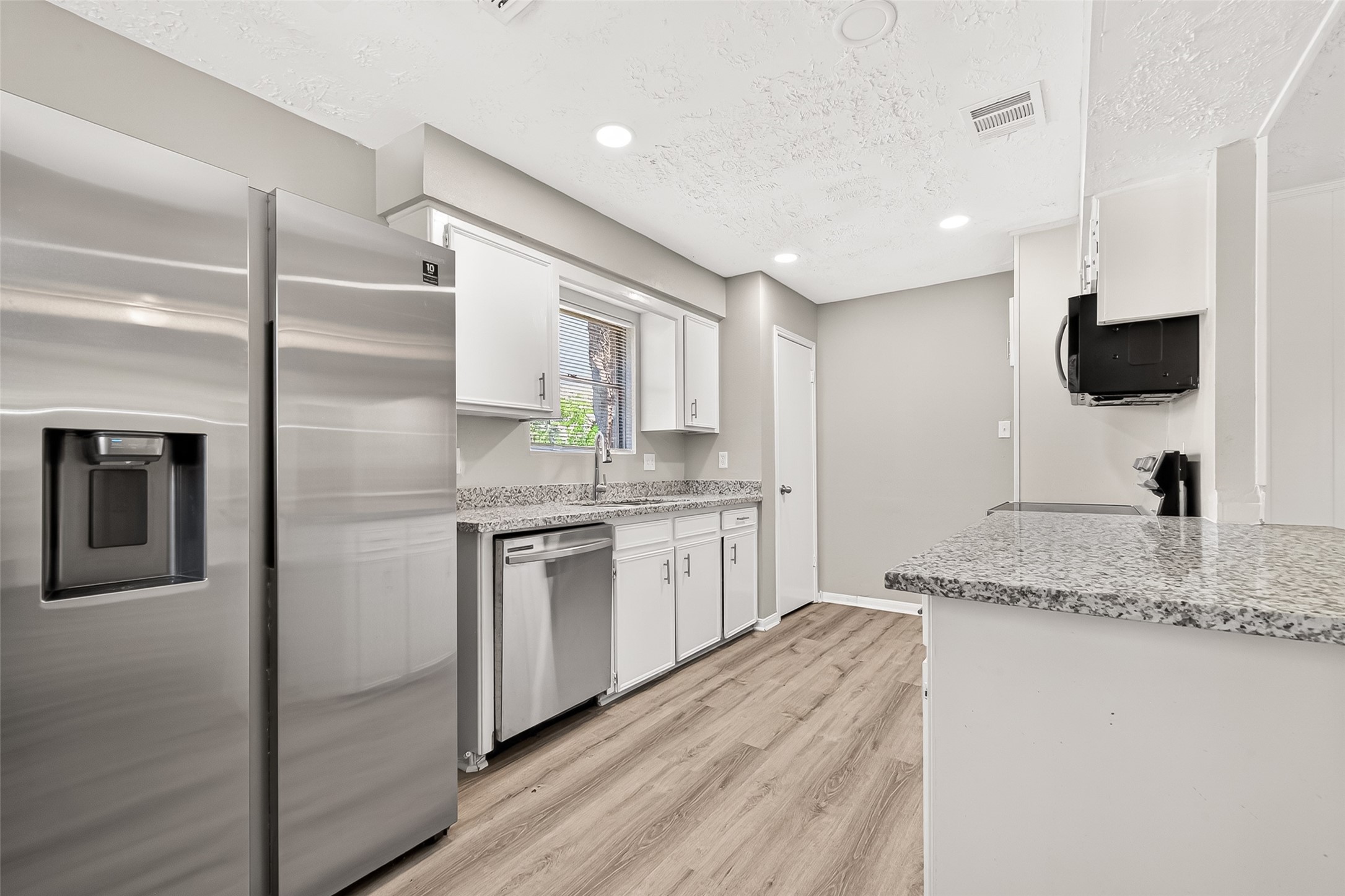 23235 Earlmist Drive Spring, TX 77373 - Photo 8 of 26 Fridge can stay for a fee