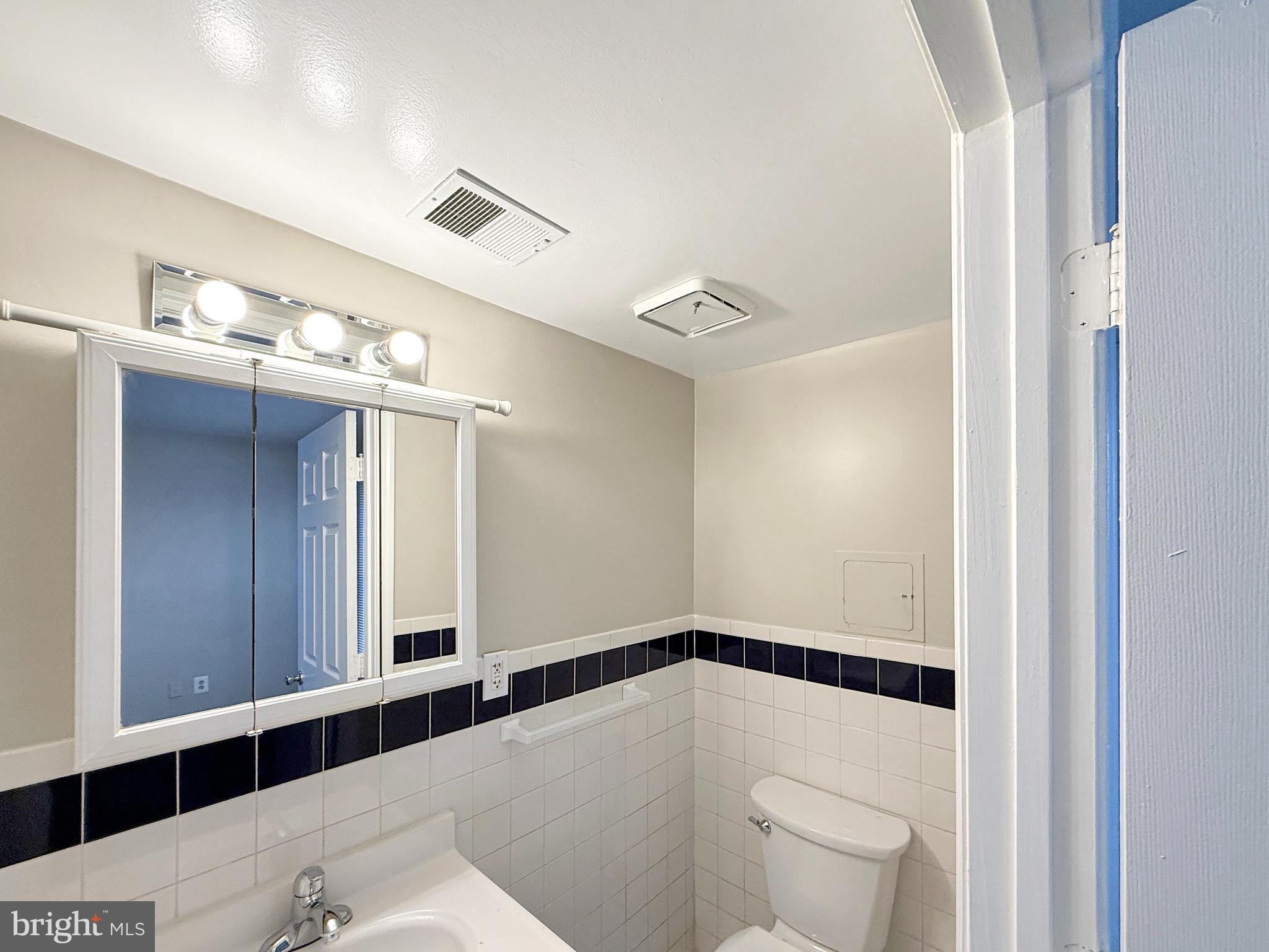 964 Mt Olivet Road Northeast Washington, DC 20002 - Photo 20 of 23 Lower Level - Full Bath