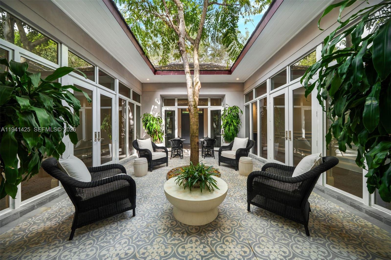 4100 Kiaora Street Miami, FL 33133 - Photo 12 of 35