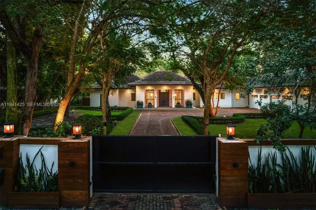 $15,250,000 | 4100 Kiaora Street, Miami, FL 33133