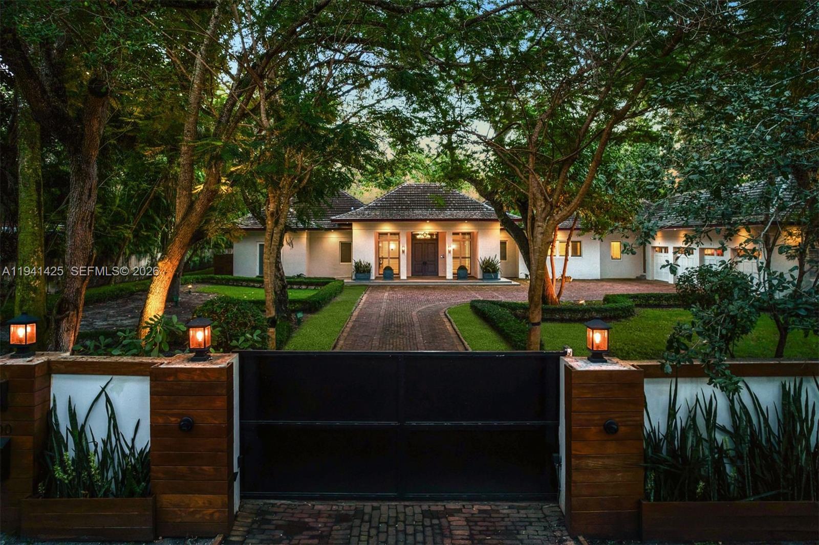 4100 Kiaora Street Miami, FL 33133 - Photo 26 of 26 an outdoor view of garden