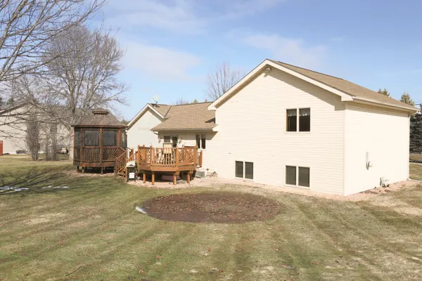 $550,000 | N8185 945th Street, River Falls, WI 54022