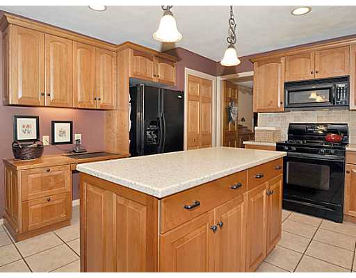130 Sedgefield Road North Kingstown, RI 02852 - Photo 16 of 20 Kitchen.