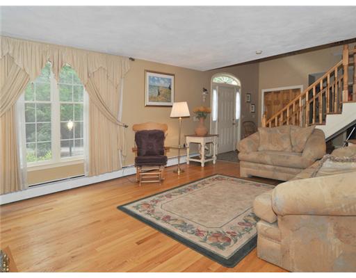 130 Sedgefield Road North Kingstown, RI 02852 - Photo 19 of 20 Living Room.