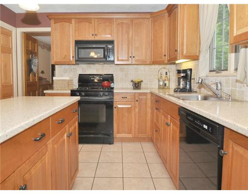 130 Sedgefield Road North Kingstown, RI 02852 - Photo 3 of 20 Kitchen.