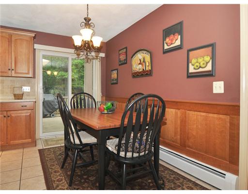 130 Sedgefield Road North Kingstown, RI 02852 - Photo 4 of 20 Dining Area.