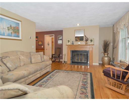 130 Sedgefield Road North Kingstown, RI 02852 - Photo 5 of 20 Living Room.