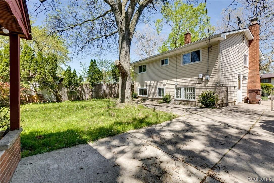 128 Bert Lane Inkster, MI 48141 - Photo 16 of 16 128 Bert Ln Inkster MI 48141-large-016-9-Backyard-1500x1000-72dpi.jpg