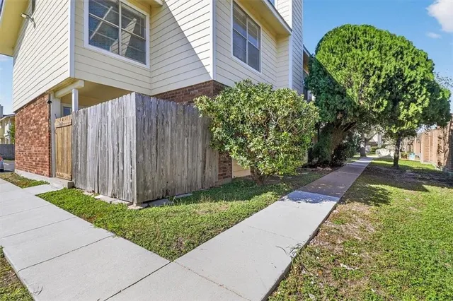 $1,250 | 1011 Ennis Joslin Road, Unit 107, Corpus Christi, TX 78412