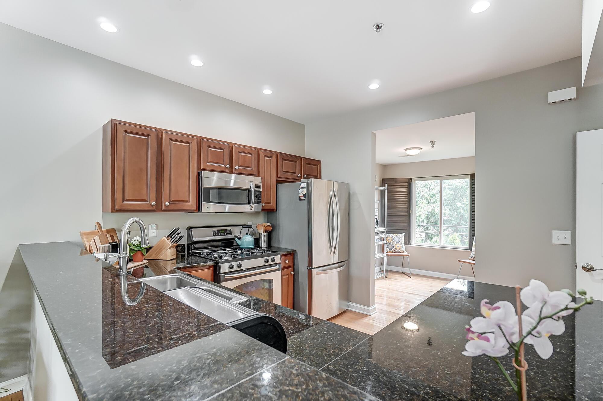 1756 Ridgecliff Road Upper Arlington, OH 43221 - Photo 14 of 55 Kitchen Opens to walk in Pantry/flex room.