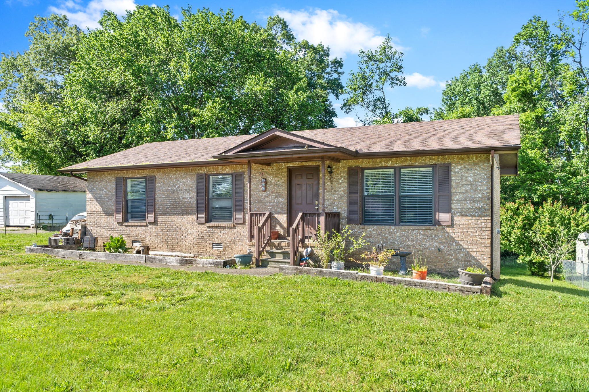 628 Lafayette Road Clarksville, TN 37042 - Photo 1 of 27 Gallery Image 1