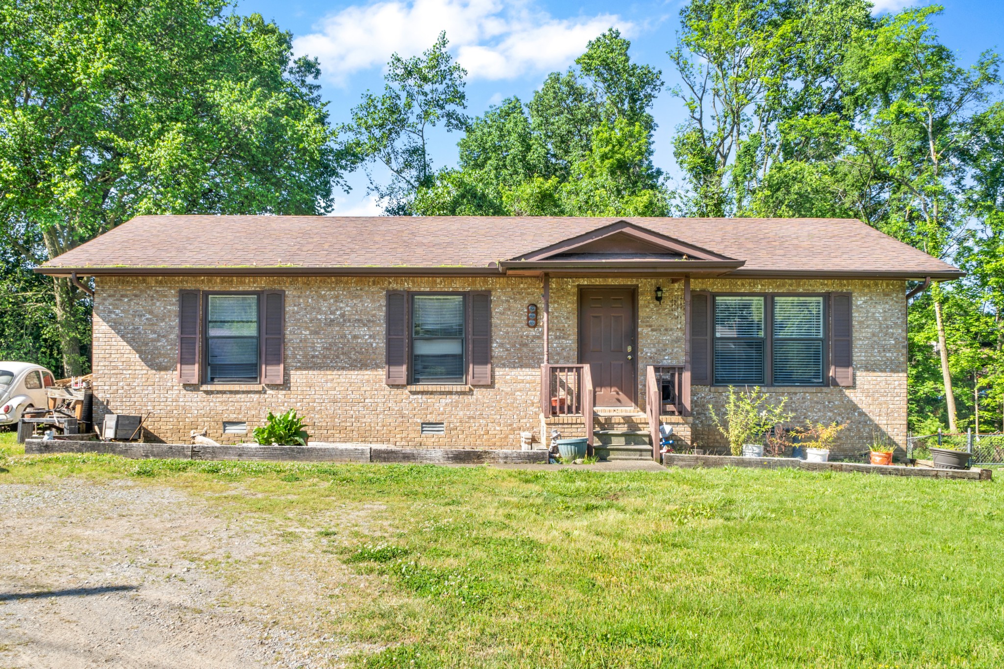 628 Lafayette Road Clarksville, TN 37042 - Photo 3 of 27 Gallery Image 3