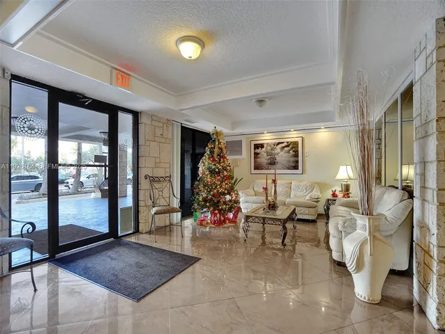 $399,000 | 322 Buchanan Street, Unit 610, Hollywood, FL 33019