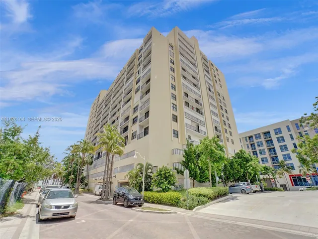 $399,000 | 322 Buchanan Street, Unit 610, Hollywood, FL 33019