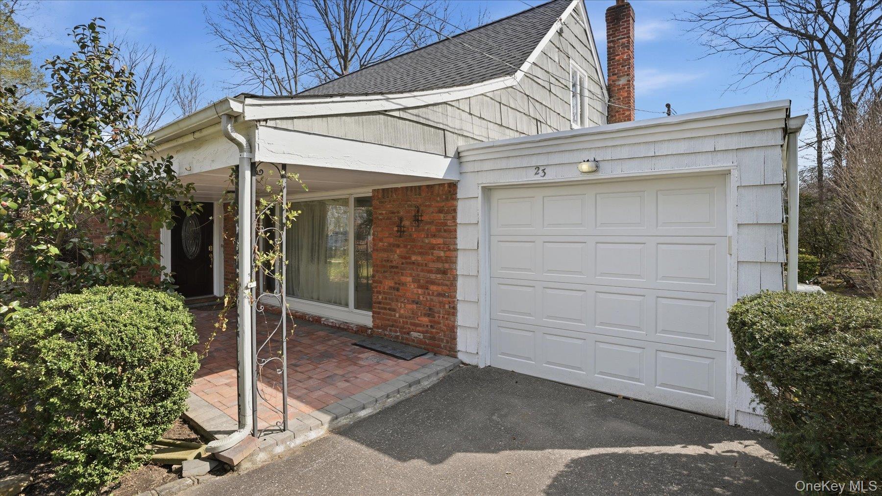 23 Hartley Road Great Neck, NY 11023 - Photo 3 of 47