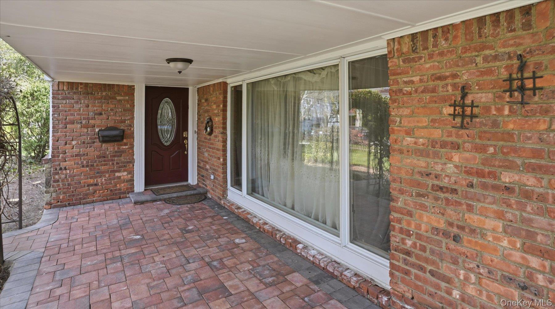 23 Hartley Road Great Neck, NY 11023 - Photo 4 of 47