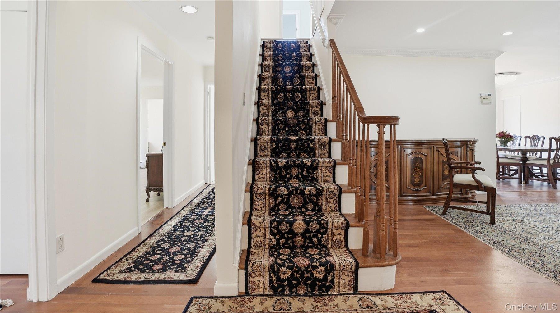 23 Hartley Road Great Neck, NY 11023 - Photo 7 of 47