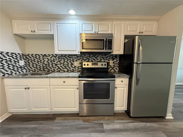 $1,325 | 350 North Elm Street, Unit B, Englewood, FL 34223