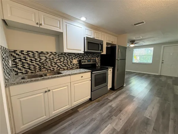 $1,325 | 350 North Elm Street, Unit B, Englewood, FL 34223