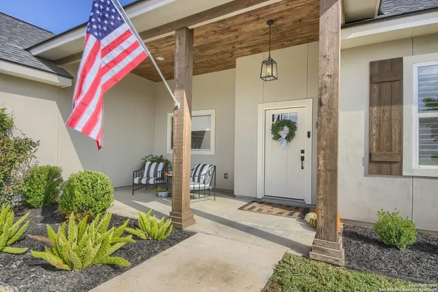 a house view with a outdoor space
