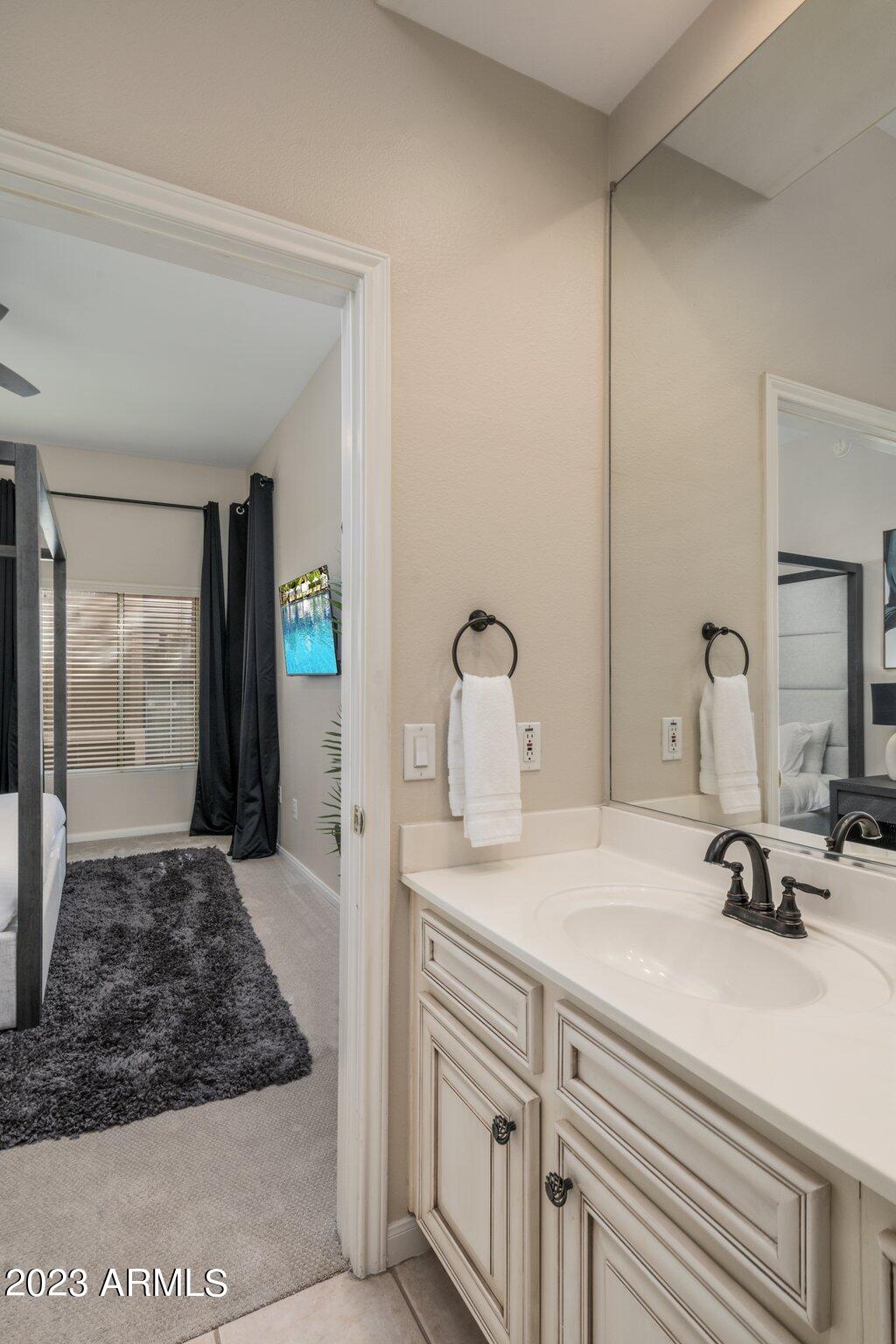 8245 East Bell Road, Unit 138 Scottsdale, AZ 85260 - Photo 26 of 44 Primary Bedroom Bathroom