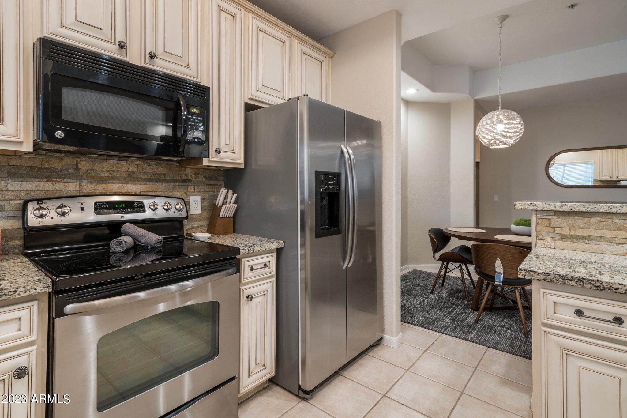 8245 East Bell Road, Unit 138 Scottsdale, AZ 85260 - Photo 10 of 44 Kitchen