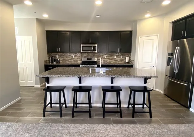 $2,900 | 5432 Santa Sofia, San Diego, CA 92154