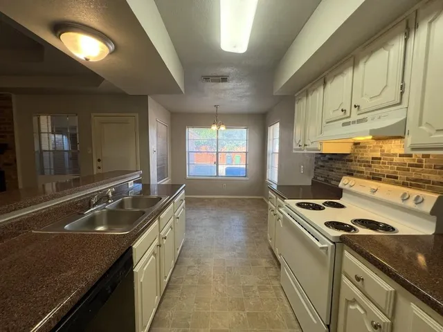 $1,650 | 4011 Ridgebrook Drive, Arlington, TX 76015