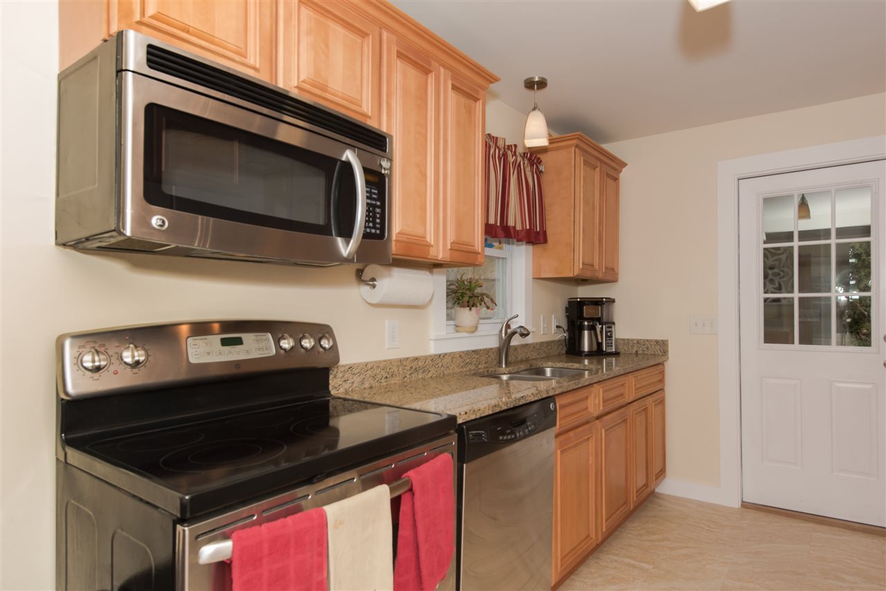 243 Exeter Road Hampton, NH 03842 - Photo 6 of 40