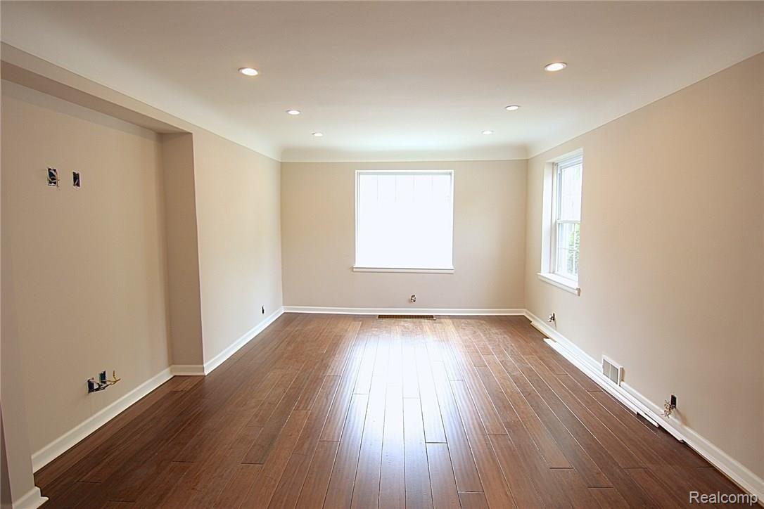 931 West 3rd Street Rochester, MI 48307 - Photo 39 of 62 LivingRm.jpg