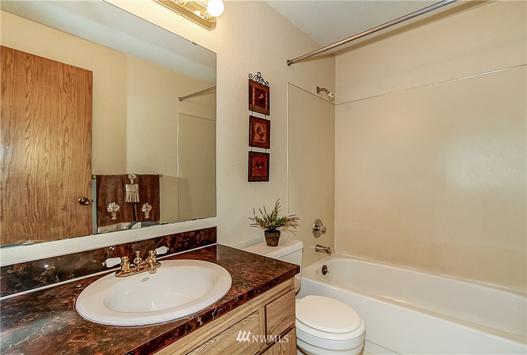3212 164th Place Southeast Bothell, WA 98012 - Photo 13 of 17 Gallery Image 13