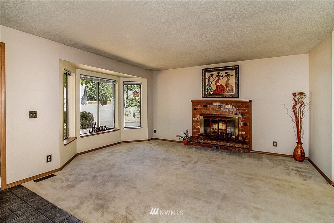 3212 164th Place Southeast Bothell, WA 98012 - Photo 4 of 17 Gallery Image 4