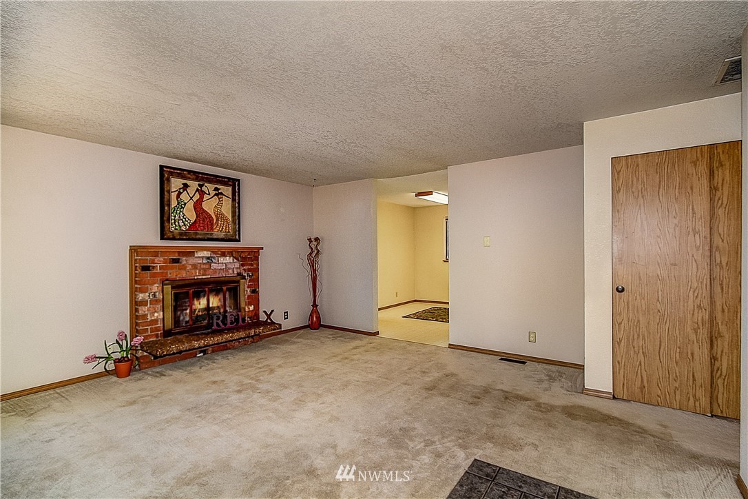 3212 164th Place Southeast Bothell, WA 98012 - Photo 5 of 17 Gallery Image 5