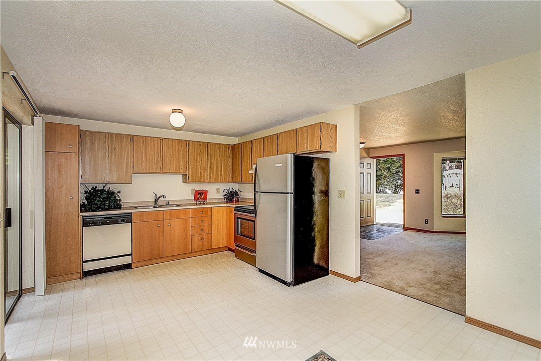 3212 164th Place Southeast Bothell, WA 98012 - Photo 6 of 17 Gallery Image 6