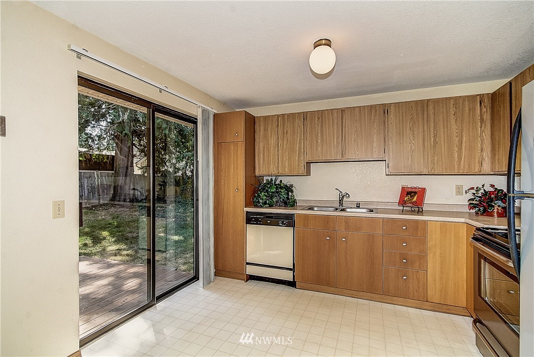3212 164th Place Southeast Bothell, WA 98012 - Photo 7 of 17 Gallery Image 7