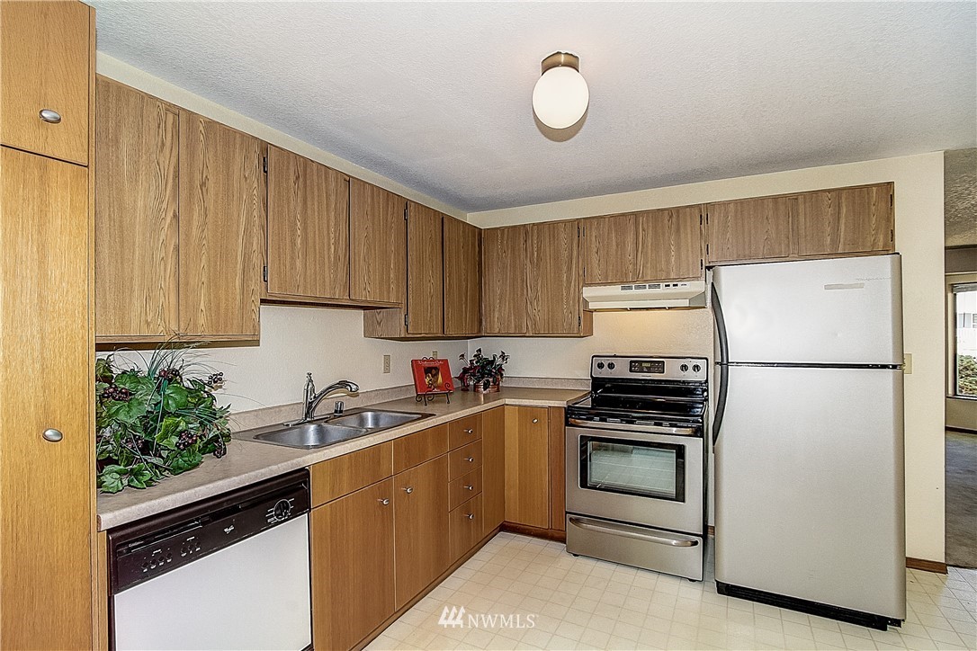 3212 164th Place Southeast Bothell, WA 98012 - Photo 8 of 17 Gallery Image 8