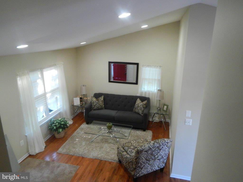 3825 Pippins Place Point of Rocks, MD 21777 - Photo 2 of 12 Living Room