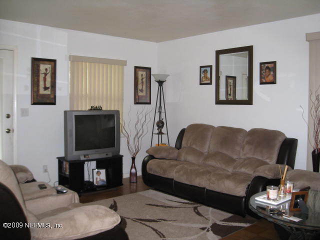 10566 Dodd Road Jacksonville, FL 32218 - Photo 3 of 19 a living room with furniture and a flat screen tv