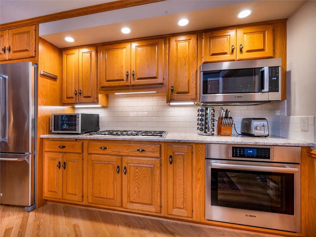 101 Radcliffe Road Irondequoit, NY 14617 - Photo 12 of 38