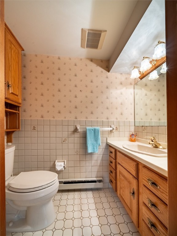 101 Radcliffe Road Irondequoit, NY 14617 - Photo 27 of 38 Powder Room