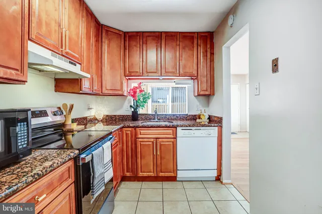 $2,480 | 9930 Brookridge Court, Gaithersburg, MD 20886