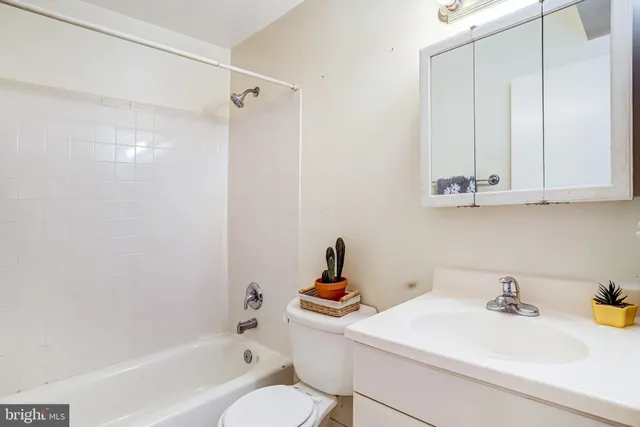 $2,480 | 9930 Brookridge Court, Gaithersburg, MD 20886