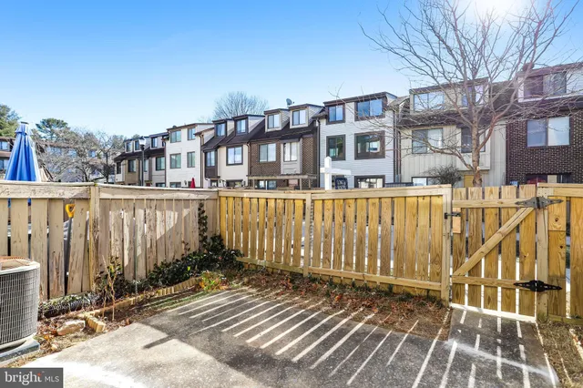 $2,480 | 9930 Brookridge Court, Gaithersburg, MD 20886