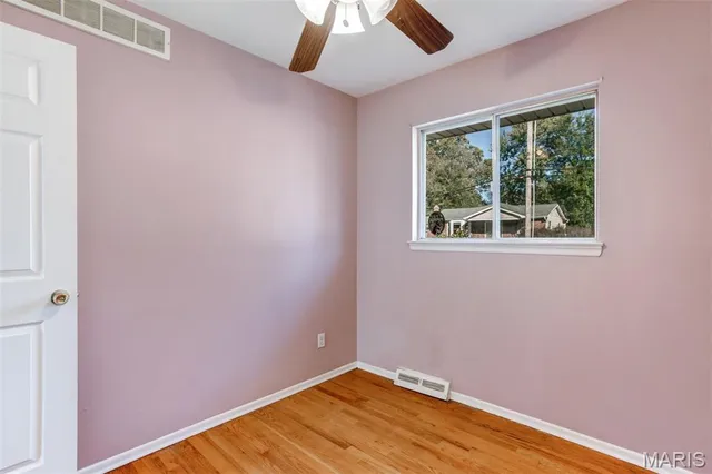 $218,000 | 11482 Essex Avenue, Maryland Heights, MO 63043