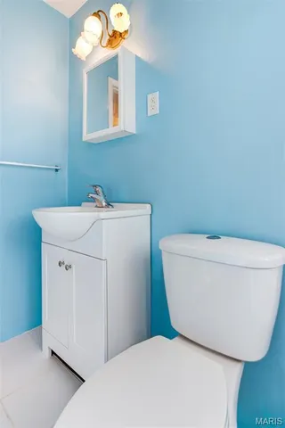 $218,000 | 11482 Essex Avenue, Maryland Heights, MO 63043