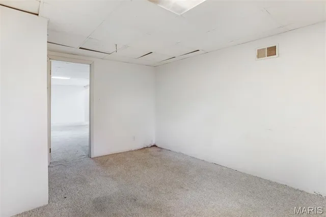 $218,000 | 11482 Essex Avenue, Maryland Heights, MO 63043