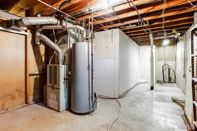 $218,000 | 11482 Essex Avenue, Maryland Heights, MO 63043