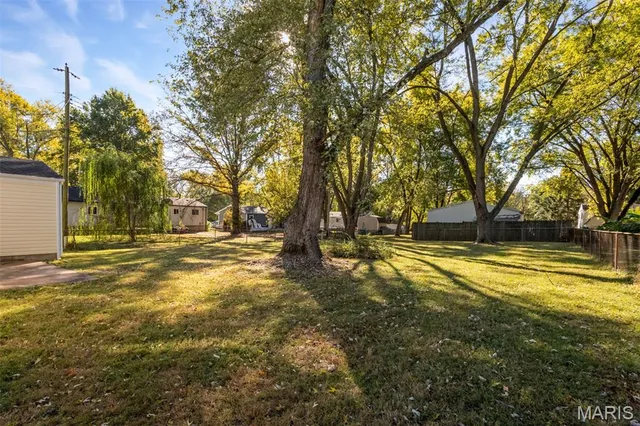 $218,000 | 11482 Essex Avenue, Maryland Heights, MO 63043